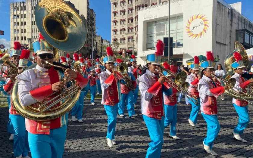 Escolas estaduais da Bahia recebem 100 kits para bandas e fanfarras