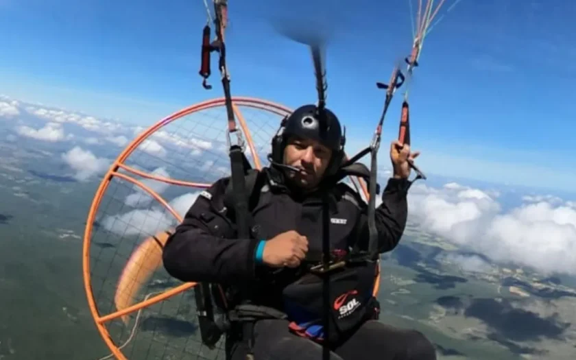 Engenheiro viaja pela Bahia mostrando cidades e paisagens a bordo de um paramotor