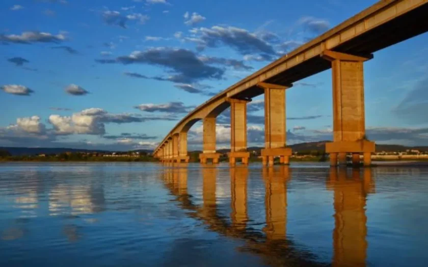 Ponte Sobre o Rio São Francisco em ibotirama