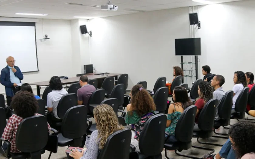 Educação e Capes abrem 7,8 mil vagas de pós-graduação para professores da rede pública