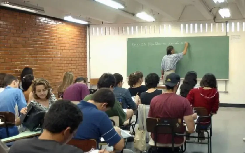 Ensino superior no Brasil pode mais que dobrar salário