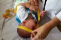 Famílias de crianças afetadas pelo Zika vírus começam a receber indenização