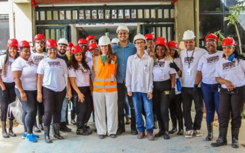 Curso de construção civil para mulheres utiliza canteiro de obras como sala de aula