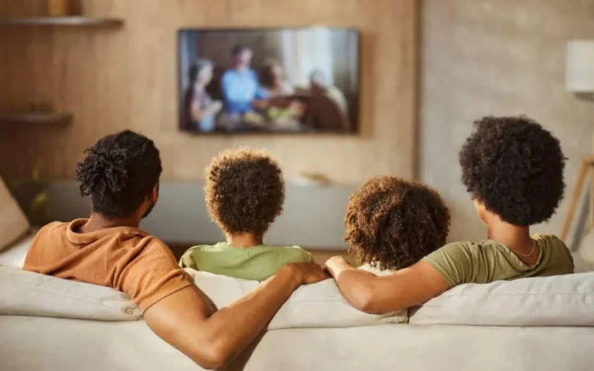 TV brasileira marca 75 anos e avança para a era da TV 3.0