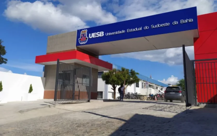 Curso de Teatro da UESB promove atividades para jovens em Jequié, Ibirataia e Ipiaú