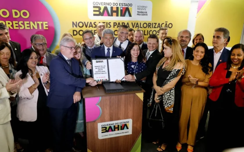 Governo da Bahia sancionou reajuste salarial para servidores estaduais