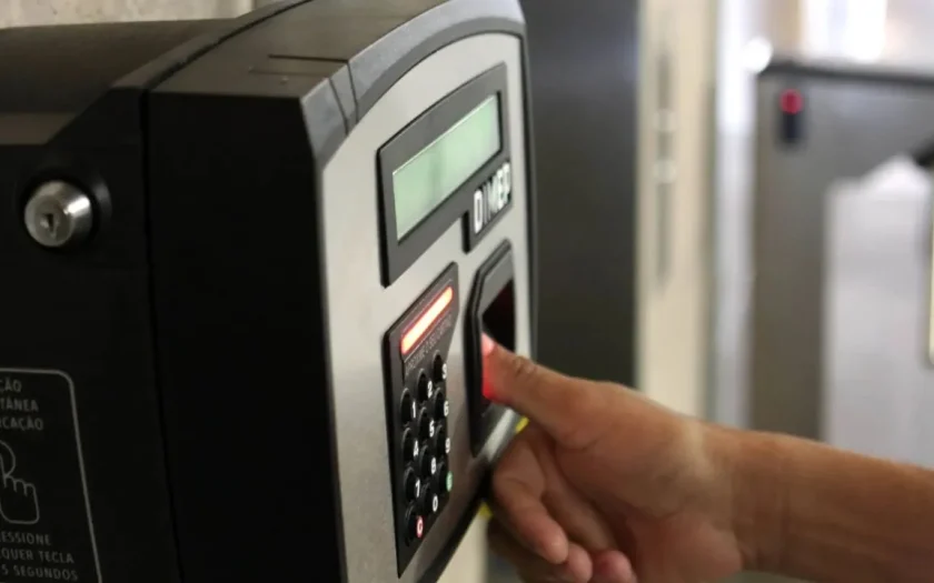 Prefeitura de Guanambi adota ponto eletrônico com biometria para controle de frequência