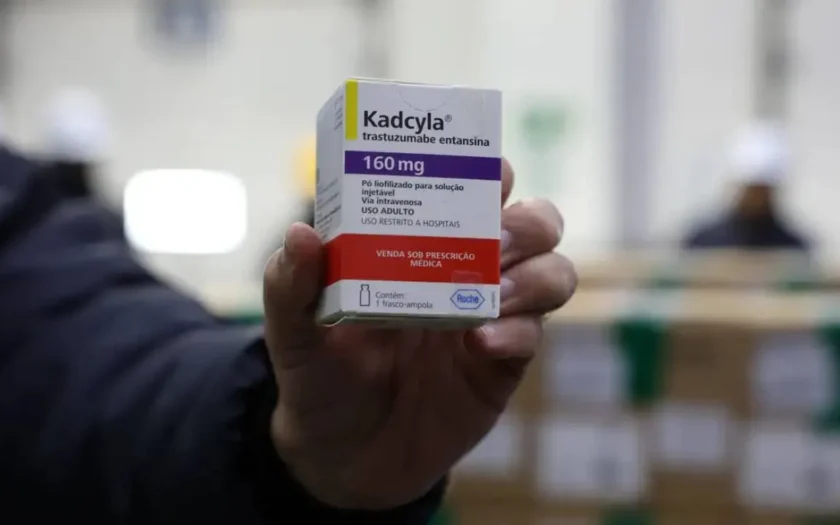 Brasil recebe lote de medicamento para tratar câncer de mama no SUS