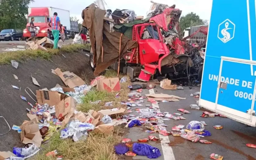 Colisão entre caminhões na BR-116 deixou dois mortos na Bahia