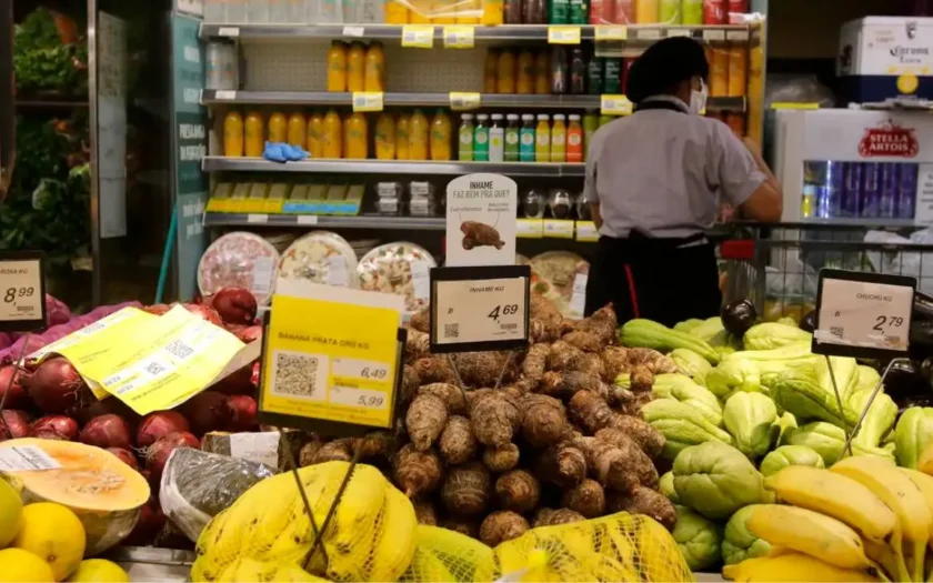 Preços de alimentos e bebidas caem pelo quarto mês consecutivo, mas inflação fecha em alta de 0,48% em setembro