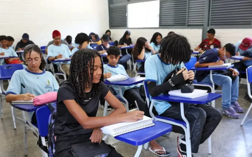 Nascidos em julho e agosto recebem 7ª parcela do Pé-de-Meia nesta quinta-feira