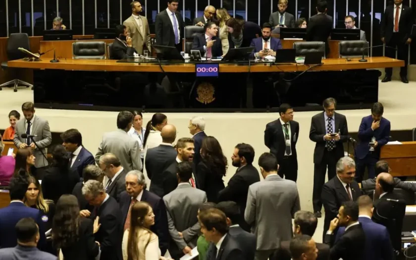 Câmara aprova projeto que dificulta abortos legais em crianças