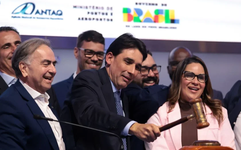 7200-leilao-portuario
