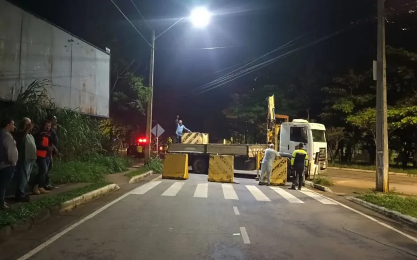 Interdição avenida Vitória da Conquista