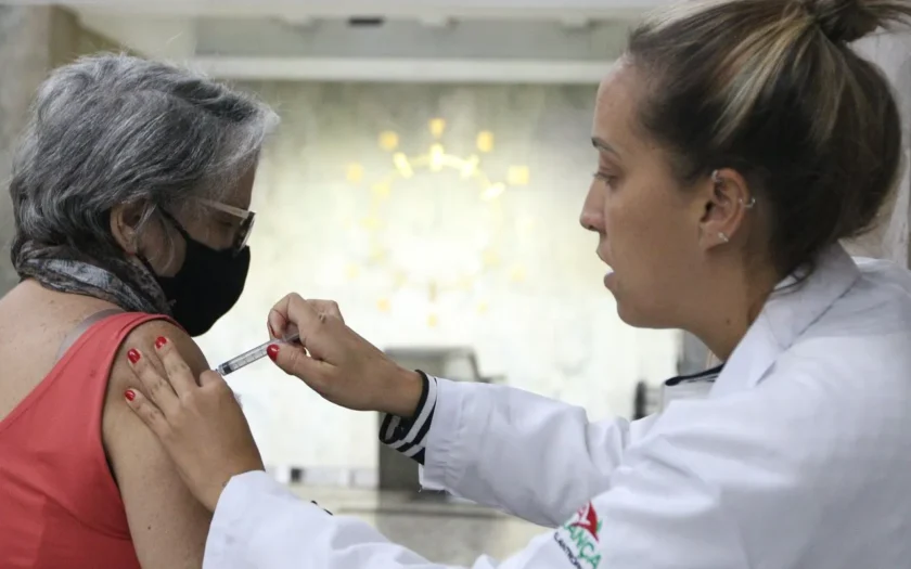 4329-vacina-contra-gripe-para-idosos