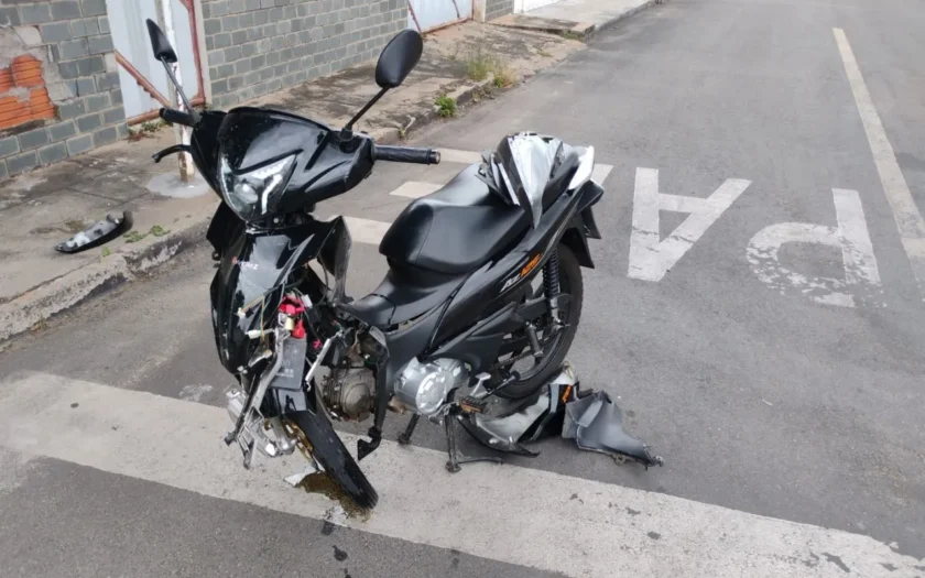 Acidente motocicleta carro Guanambi