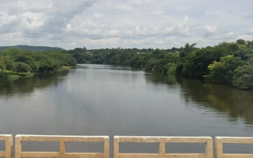 Ponte sobre o rio Corrente