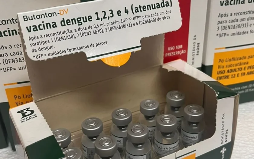 7367-suspensao-vacina-dengue
