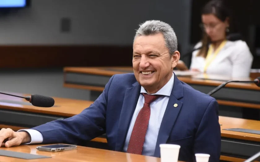 Charles Fernandes candidato