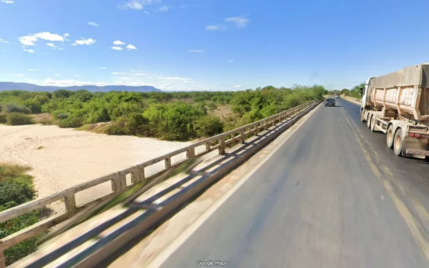 Ponte sobre a BR-242