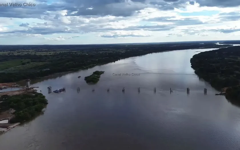 Ponte sobre o rio são Franciso no Norte de Minas